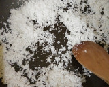 Foto langkah ke 1 dari resep Biji Ketapang (dengan kelapa parut dan bubuk cinnamon).