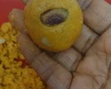 A picture of step 4 of Sooji besan laddo.