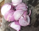 Foto langkah ke 5 dari resep Ikan peda' tumis daun kemangi.