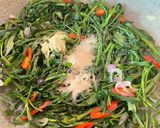 Foto langkah ke 7 dari resep Tumis Kangkung Kuah Kental Simple.