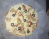 Foto del paso 1 de la receta Pizza de jamón serrano, champiñones y aceitunas negras