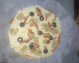 Foto del paso 1 de la receta: Pizza de jamón serrano, champiñones y aceitunas negras