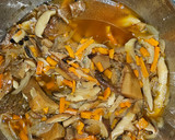 Foto del paso 6 de la receta: Huevo roto en escabeche ligero de setas