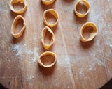 A picture of step 4 of Spicy ring crackers.