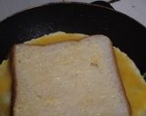Foto langkah ke 2 dari resep 41. Egg Cheese Toast.