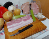 Foto del paso 2 de la receta: Pollo amb berenjena, bacon y patata panadera
