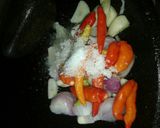 Foto langkah ke 2 dari resep Telur gulung isi ayam suir pedas.