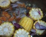 Foto langkah ke 2 dari resep Sayur Bening Bayam + Jagung.