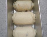 Foto langkah ke 6 dari resep Roti Tawar Kismis (Eggless).