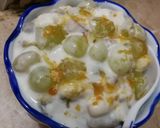 A picture of step 2 of Creamy grape salad.