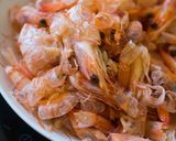 Une image de l'étape 1 de Bouillon de crevettes fait maison.
