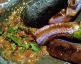 Foto langkah ke 6 dari resep Terong Goreng Sambal Kemangi.