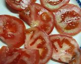 Foto del paso 3 de la receta: Ensalada de 🍅 tomate con sardinas🐟 en aceite