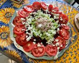 Une image de l'étape 16 de Salade de betteraves aux tomates, concombre, thon et feta.