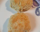 A picture of step 5 of Pennsylvania Dutch Lard Biscuits with Gravy.