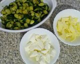 Foto del passaggio 2 della ricetta Sfogliatine salate con le zucchine