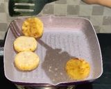 A picture of step 4 of Aloo tikki burger.