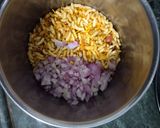 A picture of step 2 of Chatapata Bhel.