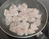Foto del paso 1 de la receta: Pollo con salsa de espinacas y tomatitos cherry