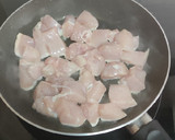 Foto del paso 1 de la receta: Pollo con salsa de espinacas y tomatitos cherry