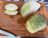 Une image de l'étape 1 de Tarte salée aux tomates, courgette, salami, mozzarella et brie de Meaux.