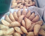 Foto langkah ke 5 dari resep Pastel isi kentang wortel dan makaroni ayam susu.