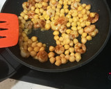 Foto del paso 3 de la receta: Salteado de garbanzos al curry