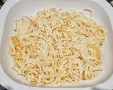 Foto del paso 4 de la receta: Spaghetti Fritos en aceite con ajo y cayena con queso Havarti