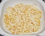Foto del paso 4 de la receta: Spaghetti Fritos en aceite con ajo y cayena con queso Havarti