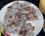 A picture of step 2 of Crispy fried chicken on creamy lettuce bed.