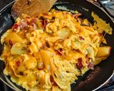 Foto del paso 2 de la receta: HUEVOS🍳Revueltos, Papas Cocidas y Fiambres...!🥓🥩