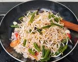 Foto langkah ke 1 dari resep Tumis taoge kacang panjang.