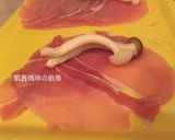 A picture of step 4 of Savory Pork Rolls with Two Kinds of Mushrooms.
