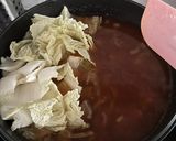 Foto langkah ke 4 dari resep Sunbuudijjae - Sup tahu korea.
