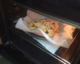 Foto del paso 2 de la receta: Pizza de jamón serrano, champiñones y aceitunas negras