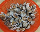 Foto langkah ke 2 dari resep Kerang dara saus tiram.
