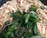 Foto langkah ke 5 dari resep Spaghetti Oglio Olio with Mushroom and Basil.
