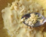 A picture of step 4 of Potatoes triangle cutlus.