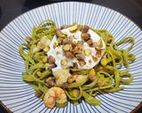 Foto del paso 4 de la receta Tagliatelle con burrata, gambas, pistachos tostados y aliño de albahaca