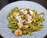 Foto del paso 4 de la receta: Tagliatelle con burrata, gambas, pistachos tostados y aliño de albahaca