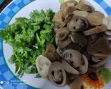 A picture of step 1 of Vegetarian Oh jian (oyster omelette).