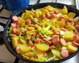 Virslis-kínai keles burgonya (egytálétel) recept fázis 4 fotója