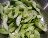 Foto langkah ke 1 dari resep Cah timun Jepang&jamur shitake.