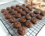 Foto langkah ke 7 dari resep Double Choco Chips Cookies Gluten Free.