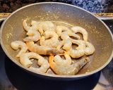 Foto del paso 6 de la receta Plumas con langostinos, almejas y verduritas