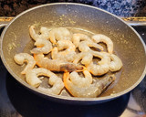 Foto del paso 6 de la receta: Plumas con langostinos, almejas y verduritas