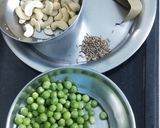 मटर पुलाव (Matar Pulao Recipe In Marathi) रेसिपी स्टेप 2 फोटो 