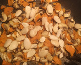 Foto del paso 2 de la receta: Pasta con espinacas y almendras
