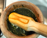 Foto del paso 2 de la receta: Merluza en salsa verde con frutos secos