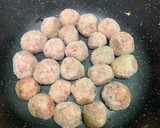 Foto del paso 2 de la receta: Albóndigas con champiñones y cebolla